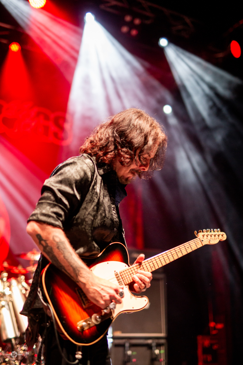 18_06_23-The-Winery-Dogs-Shepherds-Bush-Empire-03