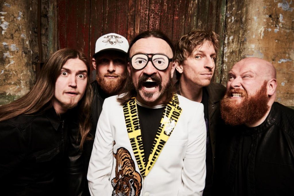 MASSIVE WAGONS Release a new single 'Skateboard'.