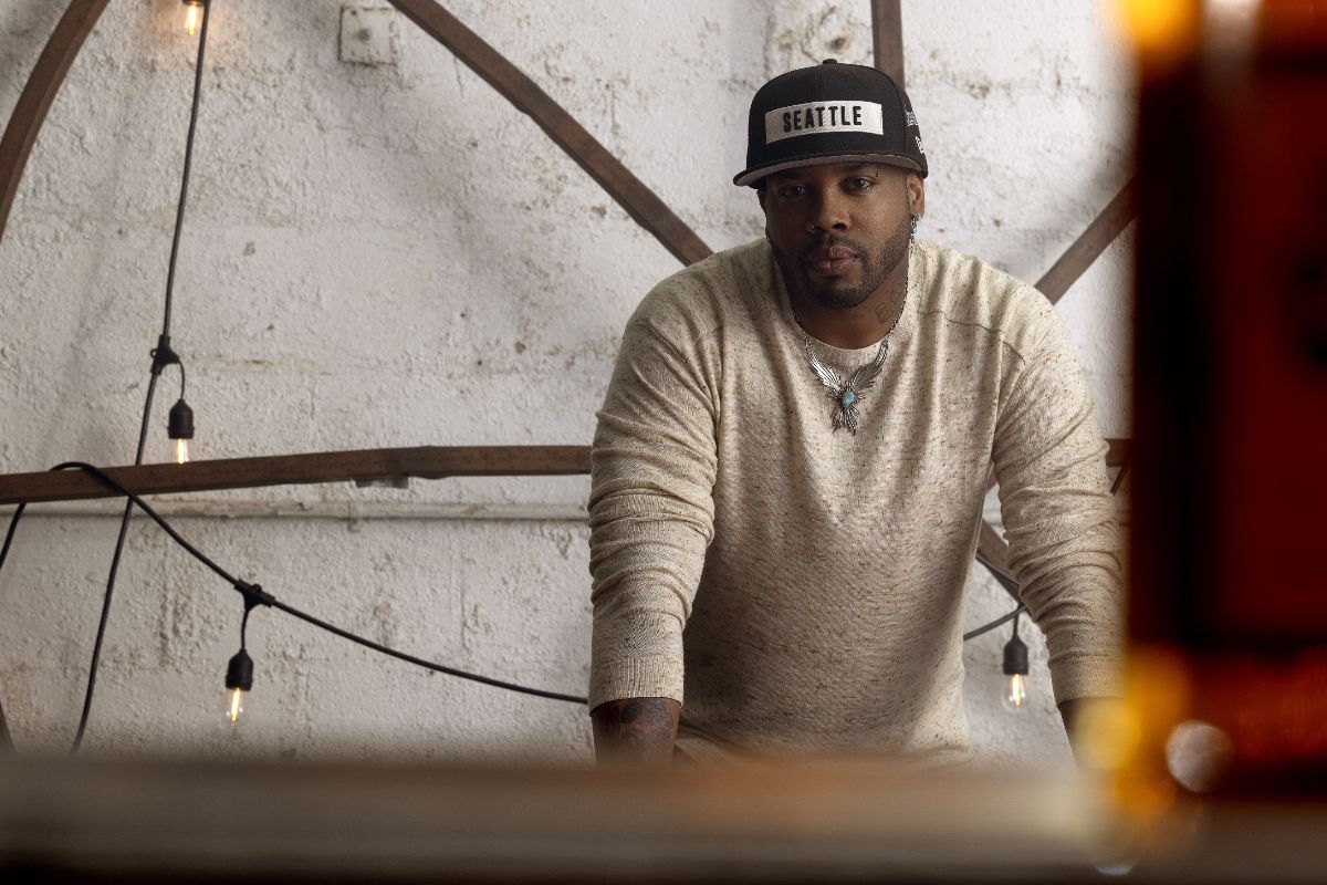 Ayron Jones releases R&B-infused new single 'Otherside'