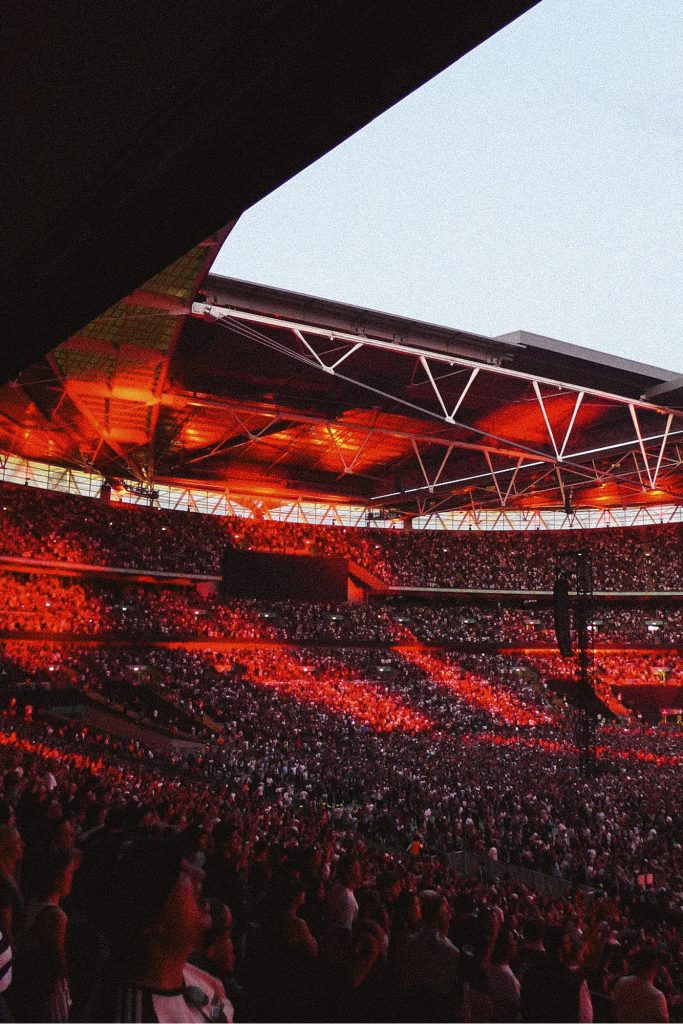 Oasis Wembley Concert Fan falls to death