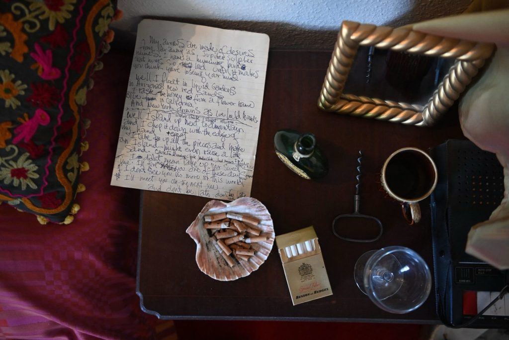 Jimi Hendrix Definitive Story - The bedside table of where Jimi Hendrix Died