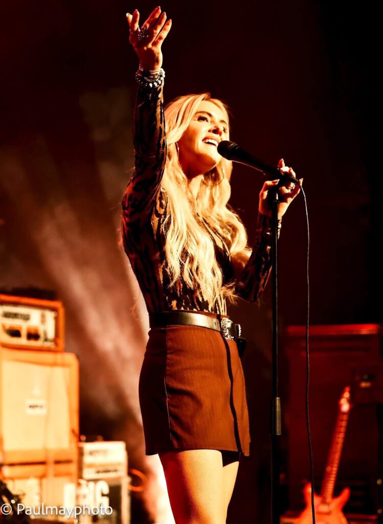 Laura Evans headline tour