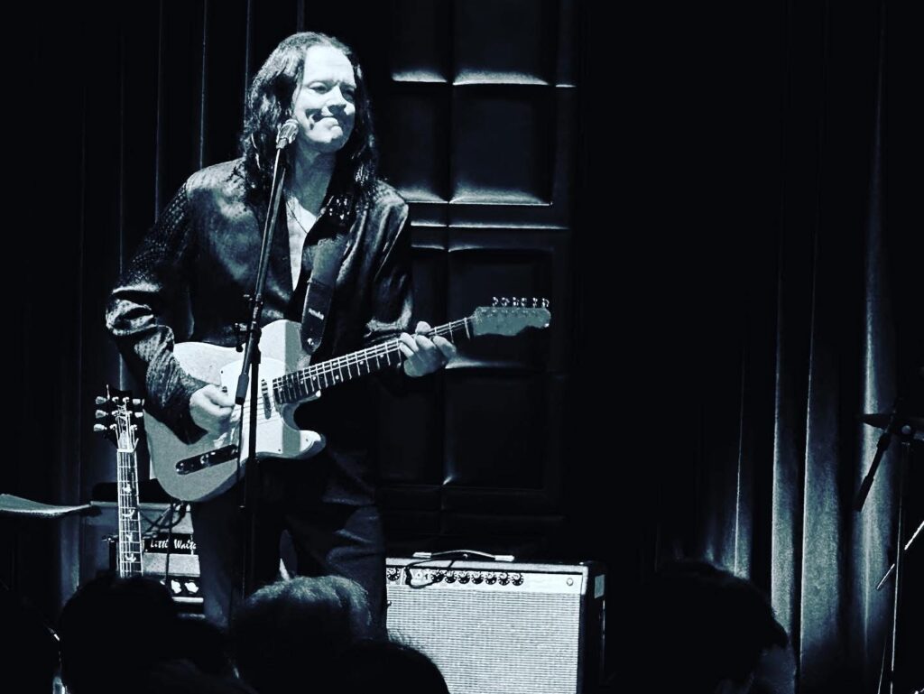 Laura Evans headline tour