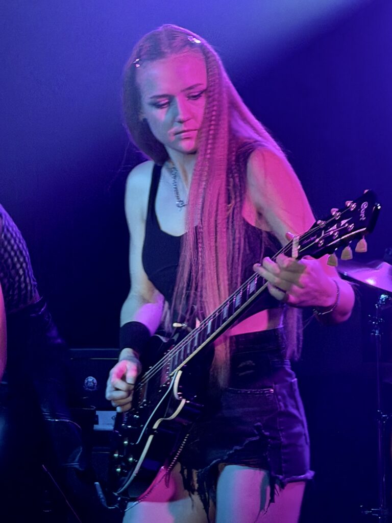 Bras N Roses Live Nika
