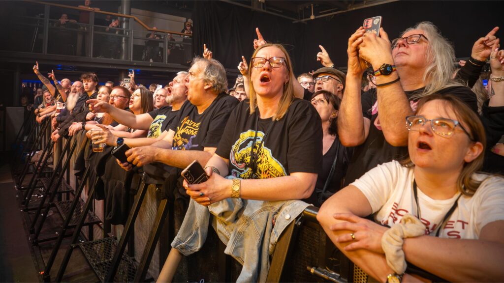 Massive Wagons Leicester O2 - Fans